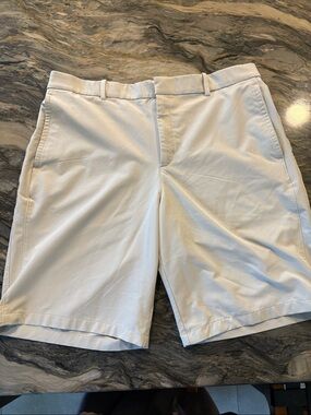 Nike Men's White Flat-Front Performance Shorts sz36 - like new